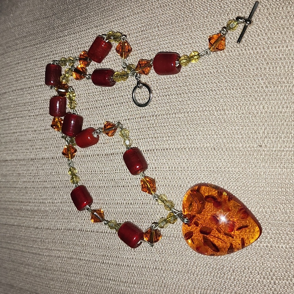 Vintage Baltic Amber Heart Necklace in Good Condition - Picture 3 of 12